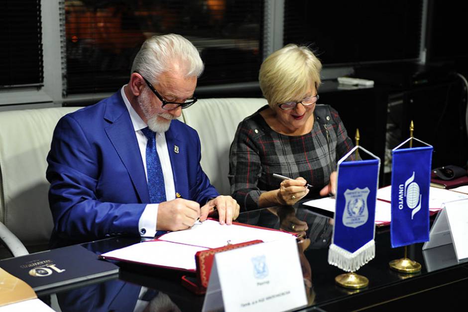 SIGNED MEMORANDUM OF COOPERATION BETWEEN THE UNIVERSITY OF TOURISM AND MANAGEMENT - SKOPJE AND MANAGERS ASSOCIATION OF WOMEN - ELITE