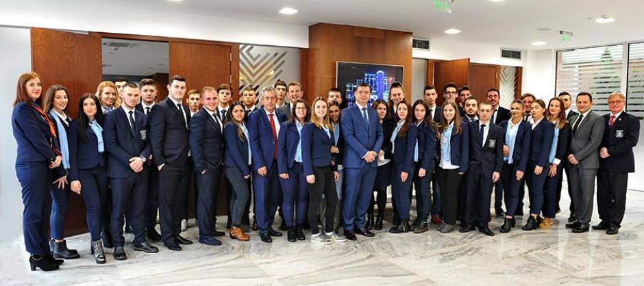 STUDENTS FROM UTMS VISIT HALK BANK