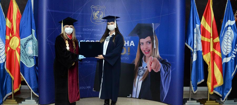  AWARDING DIPLOMAS TO UTMS STUDENTS