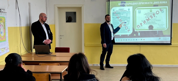 ТИМОТ НА УНИВЕРЗИТЕТ СКОПЈЕ ГИ ПОСЕТИ МАТУРАНТИТЕ ОД СУГС „ДИМИТАР ВЛАХОВ“